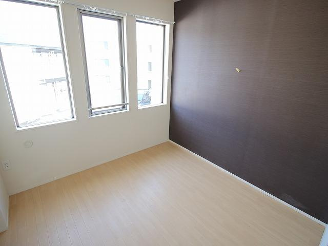 川崎市多摩区菅北浦３丁目のアパートの居間・リビング