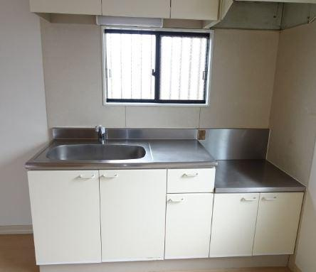 川崎市多摩区生田３丁目のアパートのキッチン