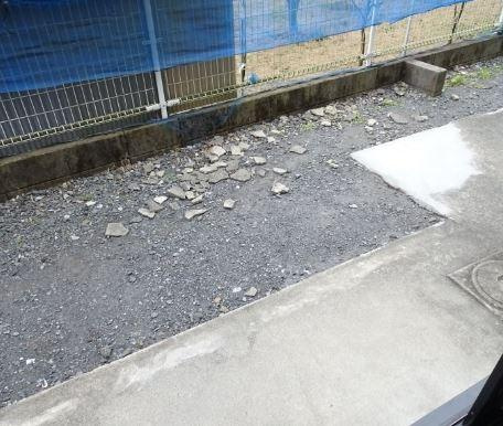 川崎市多摩区生田３丁目のアパートのバルコニー