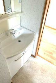 ブラウンコートの洗面所