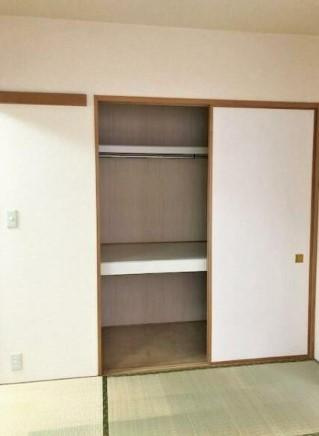 川崎市多摩区東生田１丁目の賃貸マンションの収納