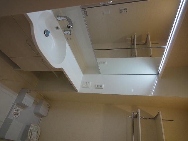 川崎市多摩区登戸のアパートの洗面所