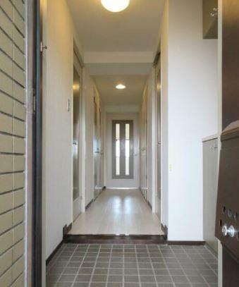 狛江市中和泉２丁目の賃貸マンションの玄関
