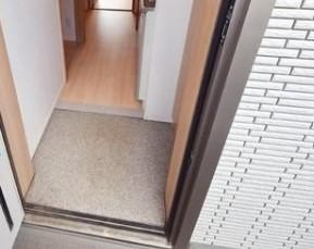 N・Kハイツの玄関