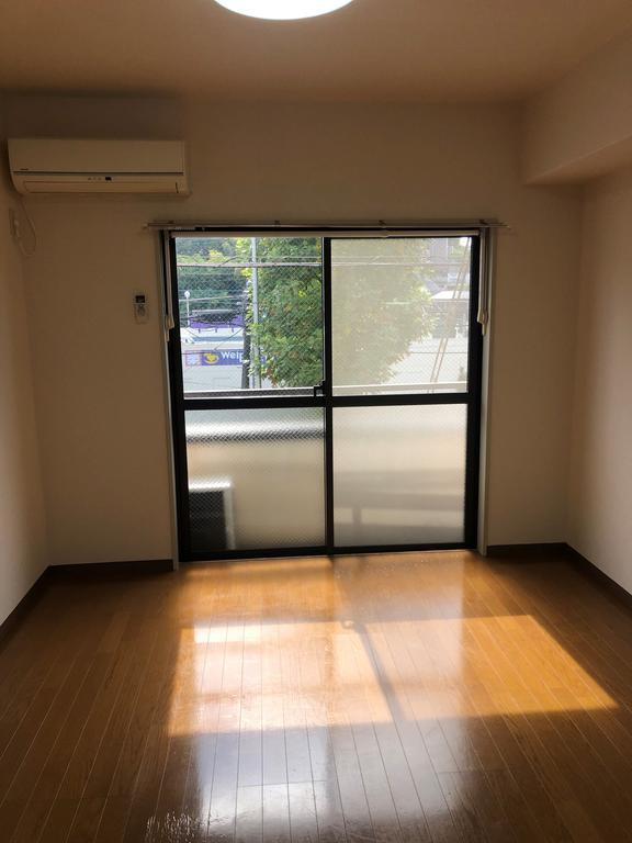 川崎市多摩区西生田２丁目の賃貸マンションの居間・リビング