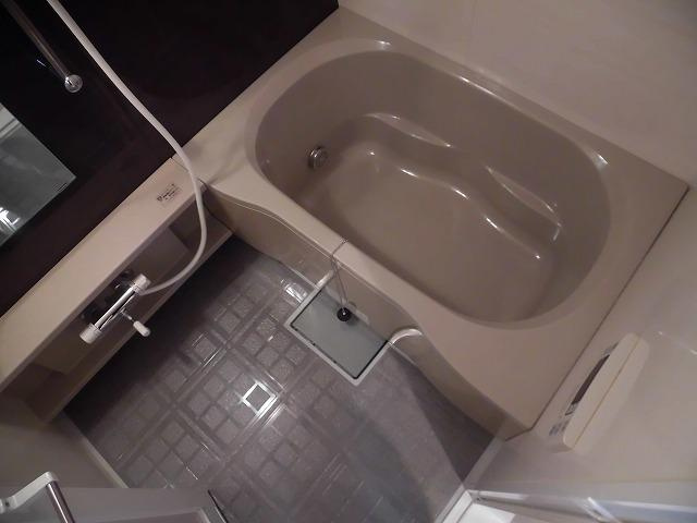 ベェルヴェル稲城の浴室