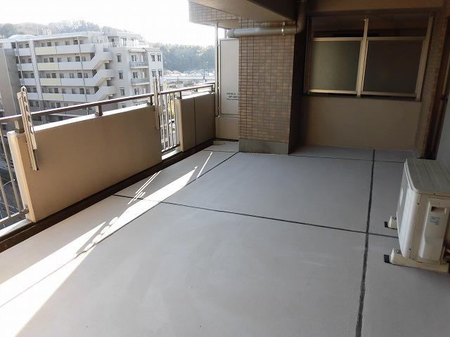 ベェルヴェル稲城のバルコニー