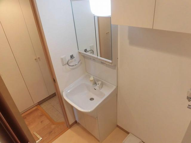 ベェルヴェル稲城の洗面所