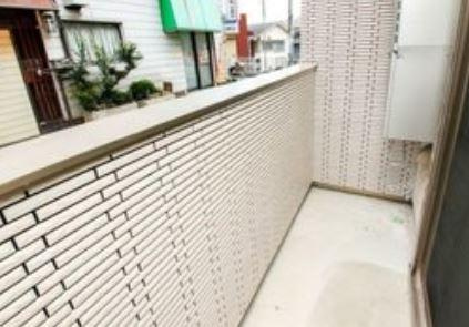 川崎市多摩区生田６丁目のアパートのバルコニー