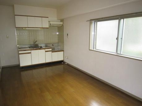 川崎市多摩区菅馬場２丁目の賃貸マンションの居間・リビング