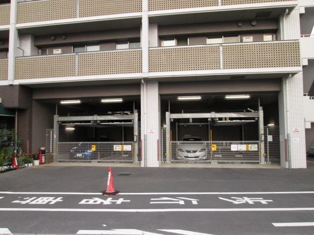 ハルグラン柿生の駐車場