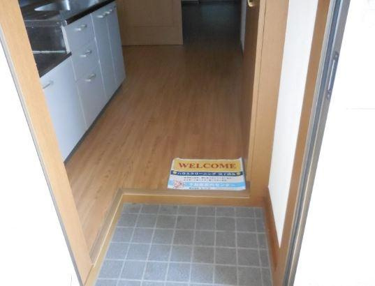 ハピネスBの玄関