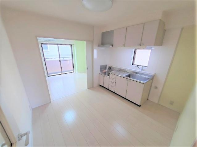 川崎市多摩区東生田１丁目の賃貸マンションの居間・リビング