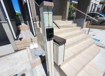 菅北浦新築戸建ての玄関