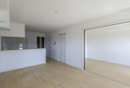 川崎市多摩区登戸の賃貸マンションの居間・リビング