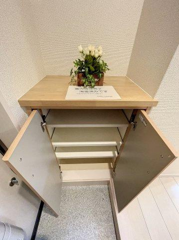 川崎市多摩区菅城下のアパートの玄関