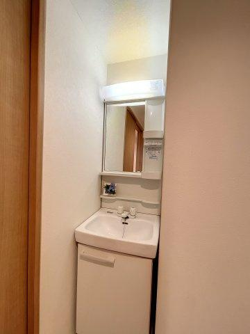 川崎市多摩区菅城下のアパートの洗面所