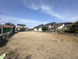 【外観】 | 袖ケ浦市奈良輪　土地　袖ヶ浦駅 | 敷地は広々95坪超！
日当たり良好です！
お好みのプランでマイホームをご計画ください！
家計に優しい都市ガスエリア。
周辺には教育施設、ショッピングモールなど商業施設が充実！
暮らしやすい住環境です♪