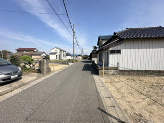 【前面道路含む現地写真】 | 袖ケ浦市奈良輪　土地　袖ヶ浦駅 | 敷地は広々95坪超！
日当たり良好です！
お好みのプランでマイホームをご計画ください！
家計に優しい都市ガスエリア。
周辺には教育施設、ショッピングモールなど商業施設が充実！
暮らしやすい住環境です♪