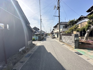 【前面道路含む現地写真】 | 袖ケ浦市奈良輪　土地　袖ヶ浦駅 | 敷地は広々95坪超！
日当たり良好です！
お好みのプランでマイホームをご計画ください！
家計に優しい都市ガスエリア。
周辺には教育施設、ショッピングモールなど商業施設が充実！
暮らしやすい住環境です♪