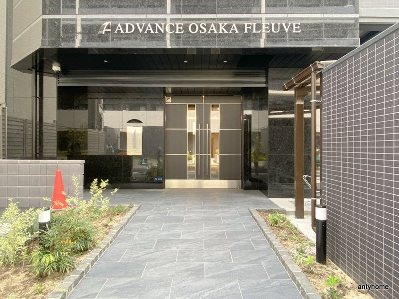 アドバンス大阪フルーヴ　仲介手数料無料のエントランス
