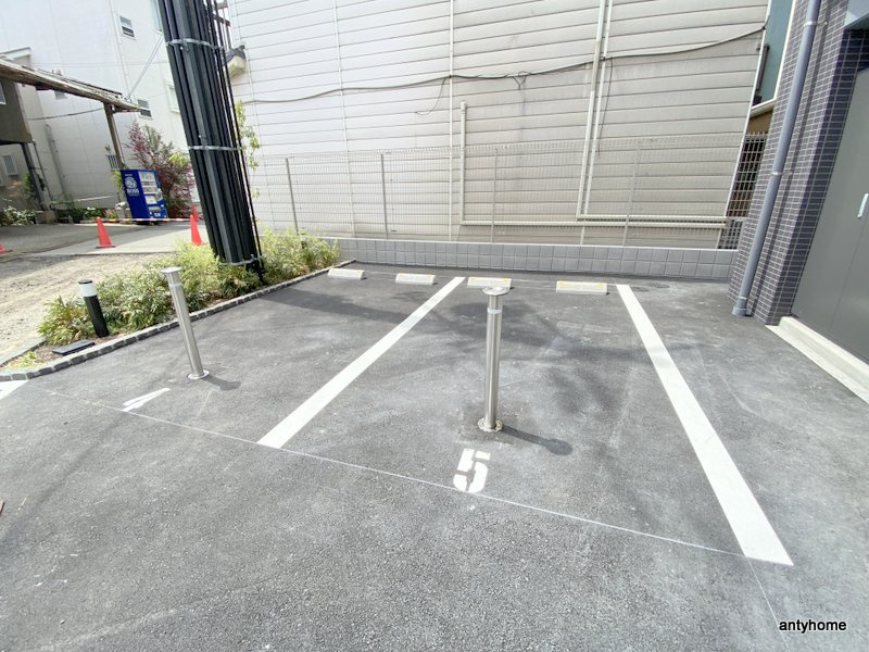 アドバンス大阪フルーヴ　仲介手数料無料の駐車場