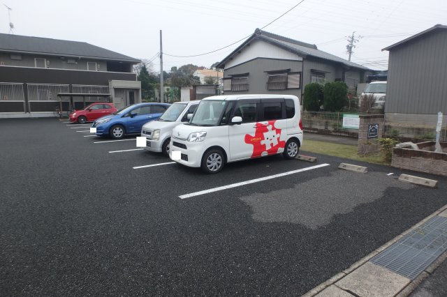 オネスティの駐車場