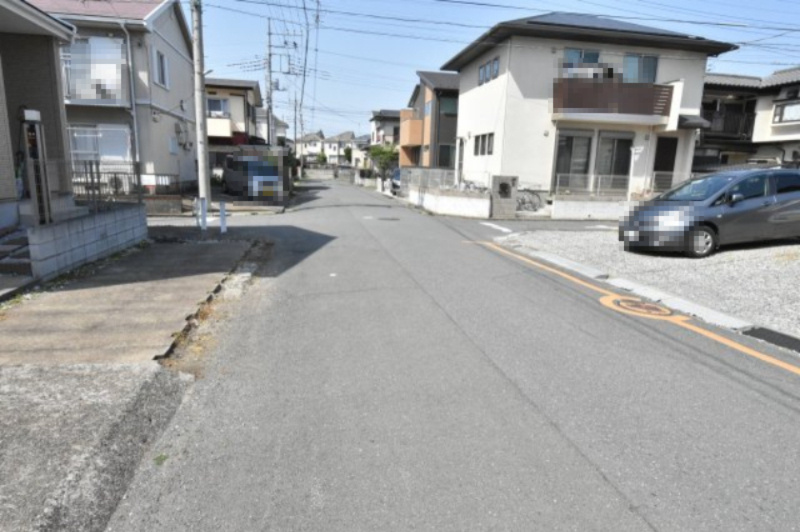 桶川市大字下日出谷　売地の前面道路含む現地写真