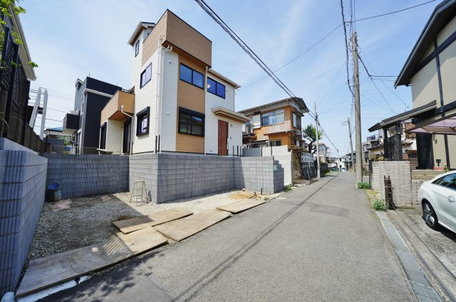 【瀬谷区阿久和西２丁目33-5新築戸建て】★仲介手数料無料★（原小学校・原中学校）の前面道路含む現地写真