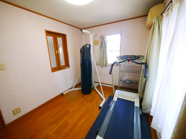 八街市希望ヶ丘　中古戸建の洋室|平成17年9月築 ３LDK 駐車2台可能 玄関ホール吹き抜け オール電化 公営水道
