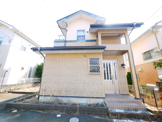 八街市希望ヶ丘　中古戸建の外観|平成17年9月築 ３LDK 駐車2台可能 玄関ホール吹き抜け オール電化 公営水道