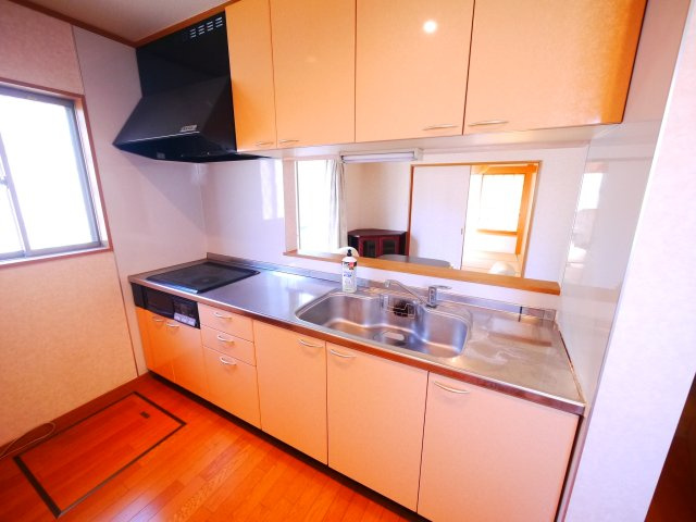 八街市希望ヶ丘　中古戸建のキッチン|平成17年9月築 ３LDK 駐車2台可能 玄関ホール吹き抜け オール電化 公営水道