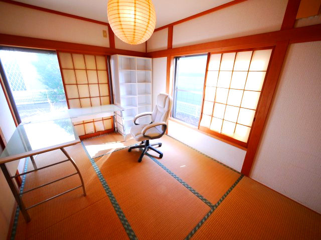八街市希望ヶ丘　中古戸建の和室|平成17年9月築 ３LDK 駐車2台可能 玄関ホール吹き抜け オール電化 公営水道