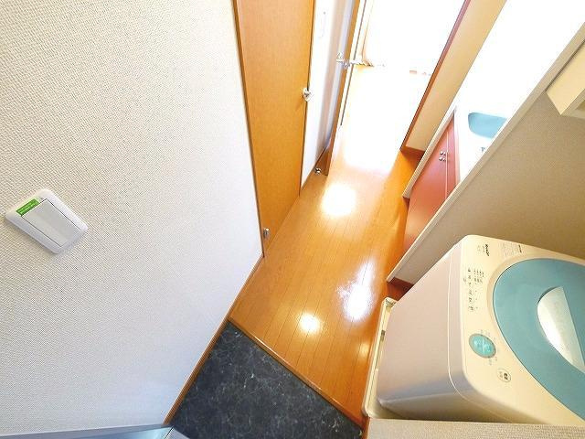 レオパレス伏見Ⅱの玄関|シンプルで使いやすい玄関です