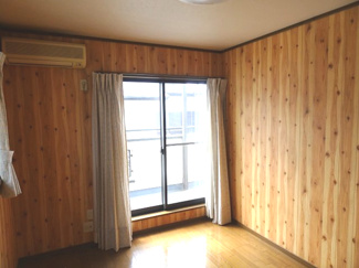 【洋室】 | 中古　京王相模原線　横浜線　相模線　橋本駅　大島 | 部屋にはクローゼットを完備しています収納が多いお家はすっきりして快適空間です。
広い収納は奥様にとってお掃除も少し楽になりますね、嬉しいですね。
明るい日差しと心地よい風で自分のお部屋でくつろげる。
