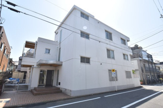 【外観】 | 前面道路と外観の様子です。～即日のご見学可能～　お問合せはお気軽にどうぞ。