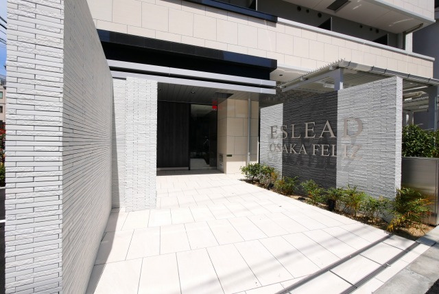 エスリード大阪フェリスのエントランス