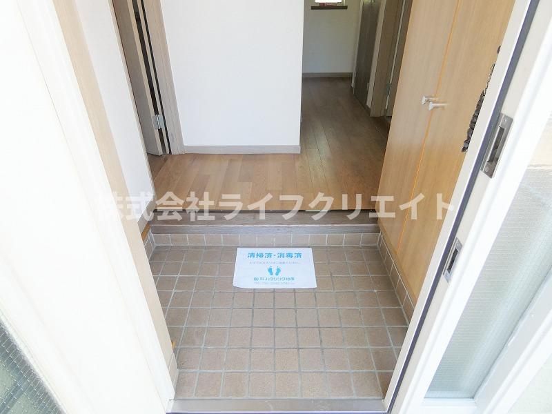 ブリージングタウン百草園の玄関