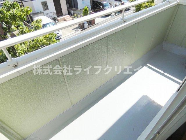 ブリージングタウン百草園のバルコニー