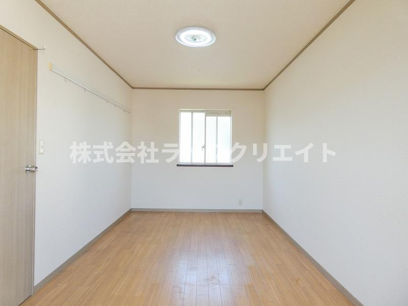 ブリージングタウン百草園の居間・リビング