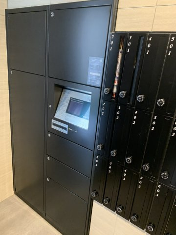 グランカリテ天神橋Ⅱのロビー|便利な宅配ボックスです