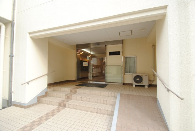 エクセレンス久米川のエントランス