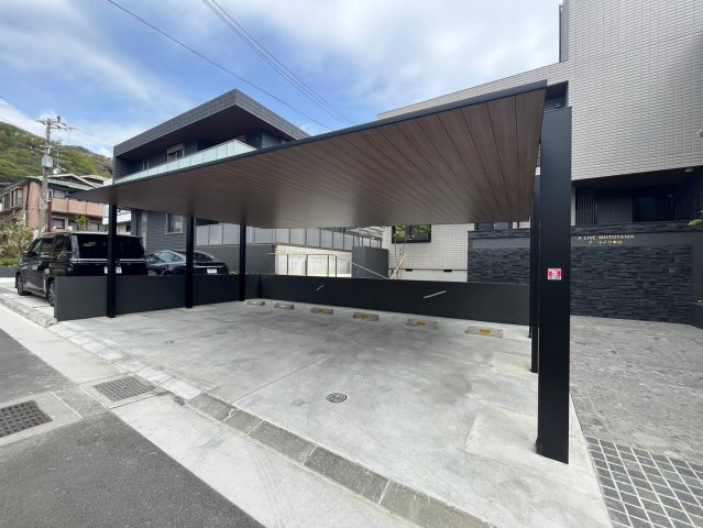 ア・ライヴ本山の駐車場