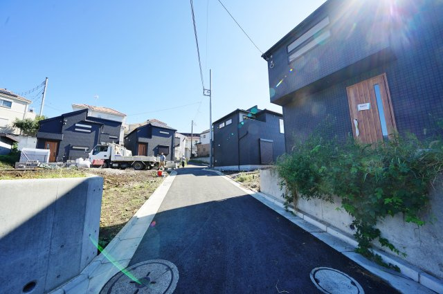 【保土ヶ谷区上菅田町608-1全13棟新築戸建て4号棟】★仲介手数料無料★（上菅田笹の丘小学校・上菅田中学校）の前面道路含む現地写真