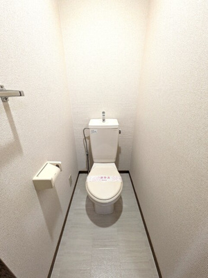 ★落ち着ける独立したトイレスペース★