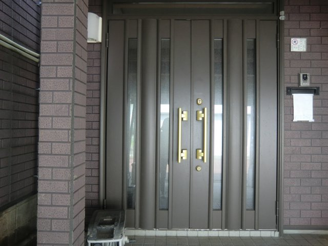 南本町渡邊貸家の玄関