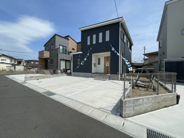 福島市方木田　IRODORI AiTOWN　全1棟の前面道路含む現地写真