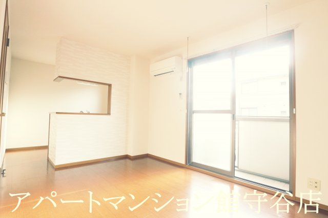 メゾン森Ⅺの居間・リビング|類似です