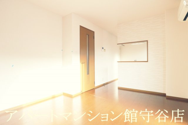 メゾン森Ⅺの居間・リビング|類似です