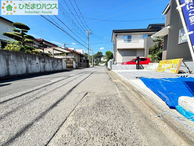 蓮田市椿山　新築一戸建て　リーブルガーデン　01の前面道路含む現地写真|前面道路6ｍ！
お車の駐車もしやすいです♪